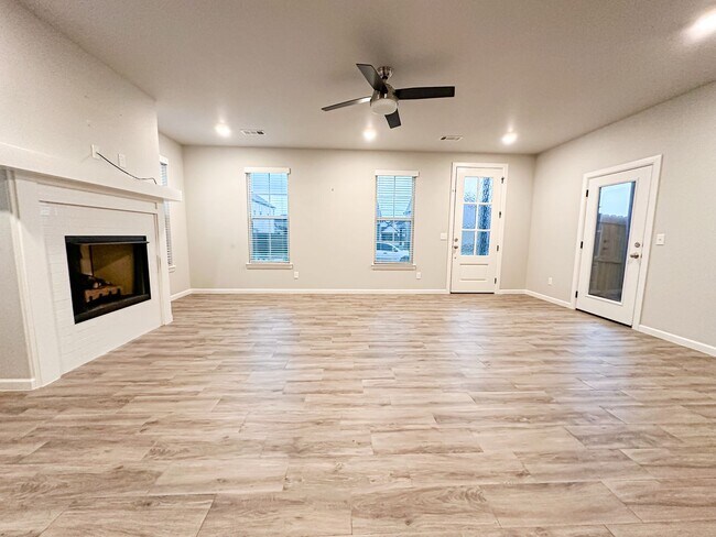 Building Photo - 1733 W Whitney Ln
