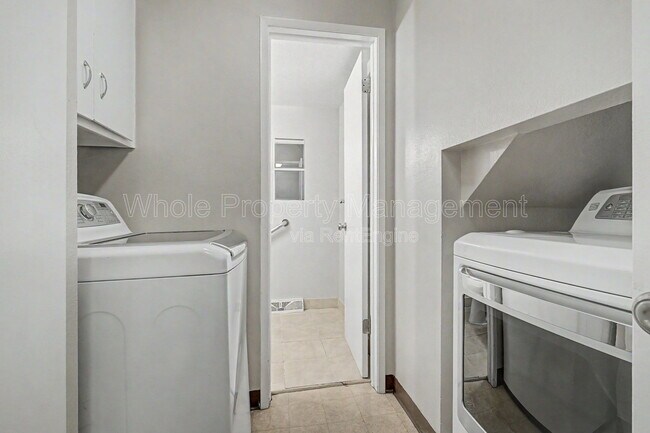 Building Photo - 8705 Santa Fe Dr