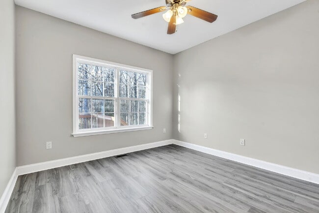 Building Photo - Beautiful 3-Bed Oasis in Travelers Rest with Granite Kitchen & Cozy Fireplace ($2275/mo rent**)