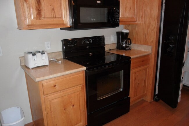 Building Photo - Bison Cove ~ 2 bed / 2 bath