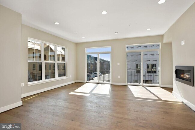 Building Photo - 22958 Clarence Walk Ter