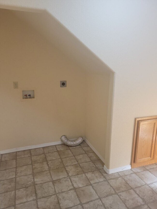 Building Photo - Beautiful 3 bed/2 bath home in Rogue River, OR