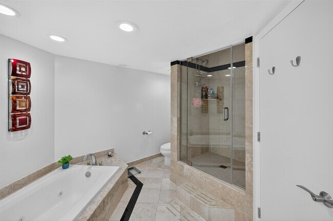 Building Photo - 2100 S Ocean Ln