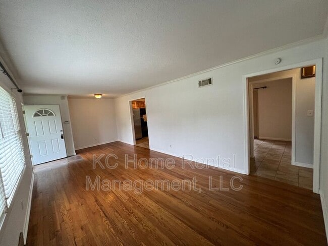 Building Photo - 6943 Walmer St