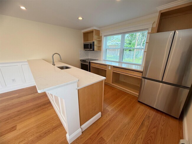Building Photo - 250 Beechwood Ave