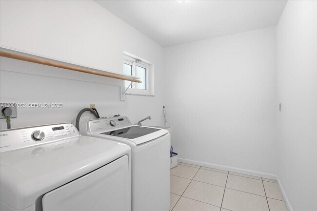 Building Photo - 12365 SW 60th Ct