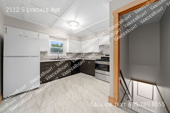 Building Photo - 2512 S Lyndale Ave