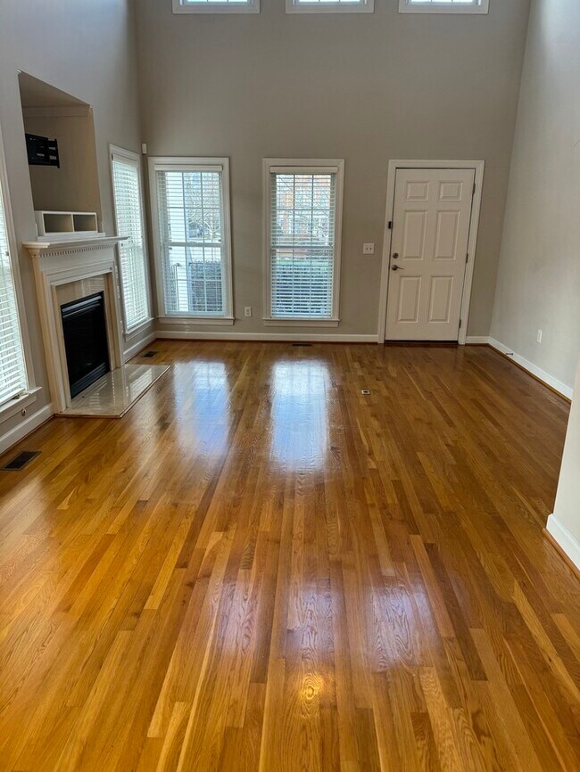 Building Photo - Port Warwick Luxury attached Home End Unit
