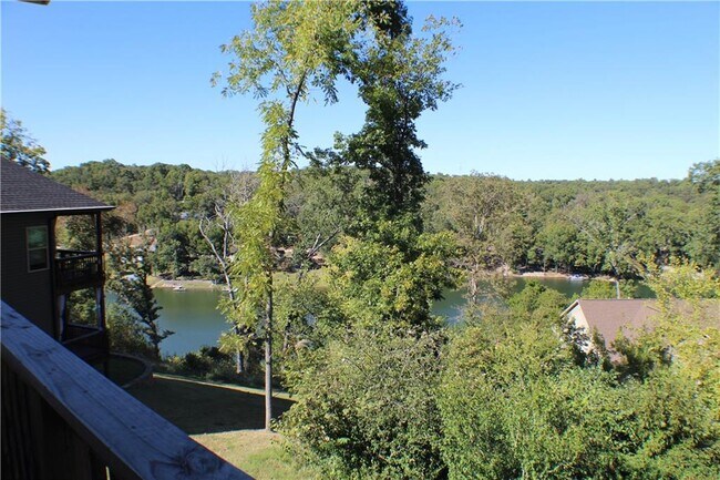 Building Photo - 4 Tilbury Ln