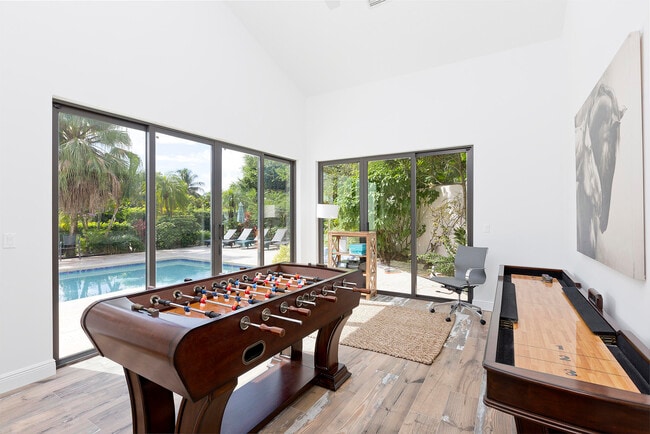 Building Photo - 2905 Polo Island Dr