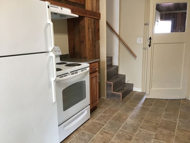 Building Photo - 3 Bedroom 1 Bath Home | The Dalles, OR