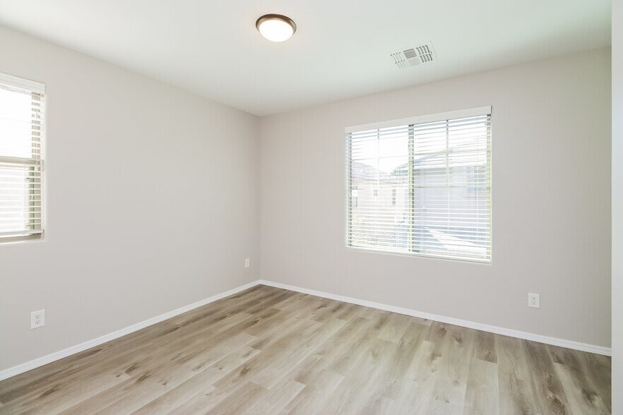 Building Photo - 2494 E Boston St