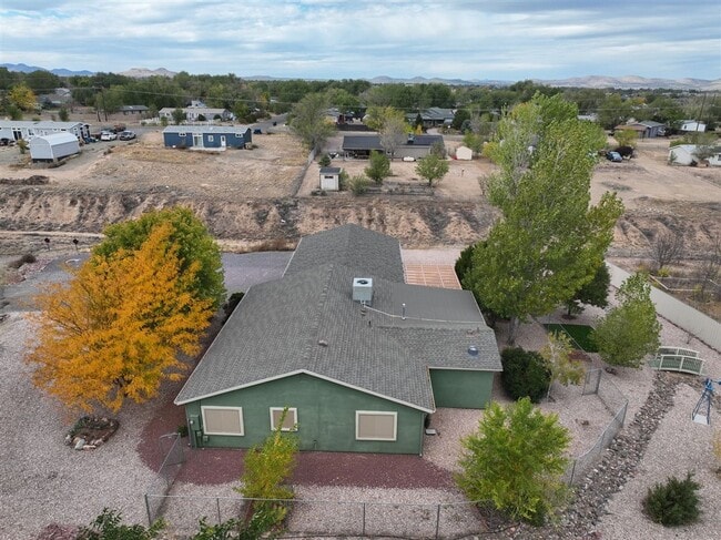 Building Photo - 3 bedroom 2 bathroom ranch style home in C...