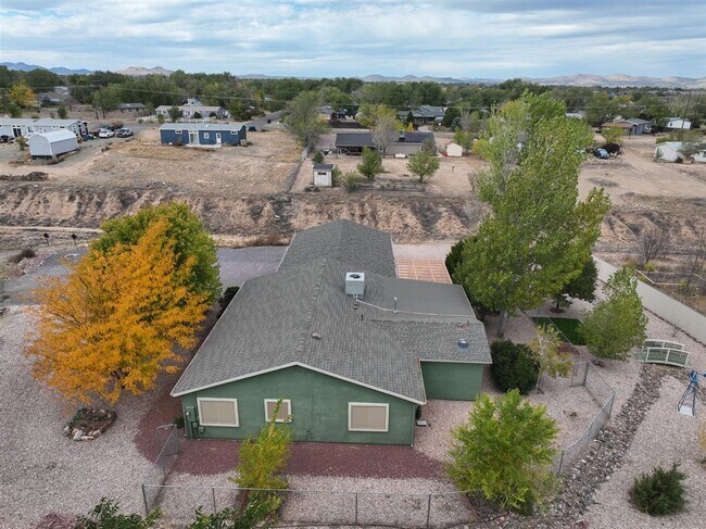 Building Photo - 3 bedroom 2 bathroom ranch style home in Chino Valley with RV parking