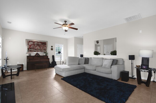 Building Photo - 1500 Seabiscuit Dr