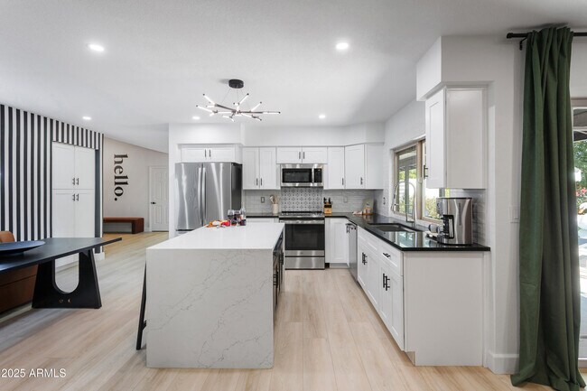 Building Photo - 12271 N 74th St