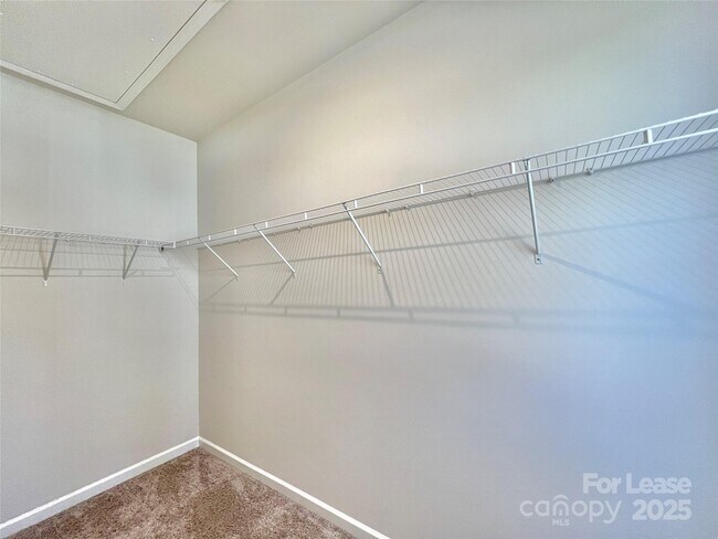 Building Photo - 5348 Somerset Hill Ln