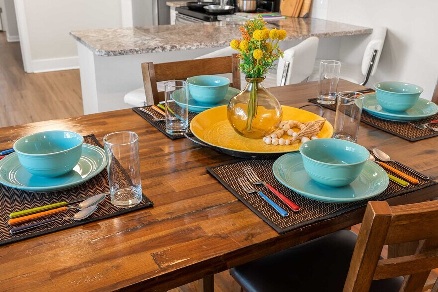 Building Photo - 1707 1st Terrace