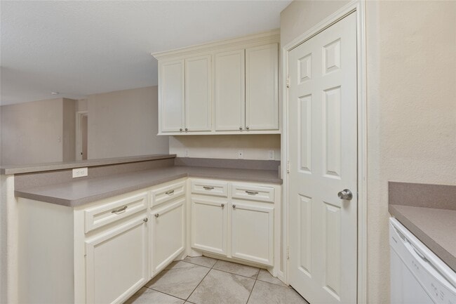 Building Photo - 12502 Hackberry Dr