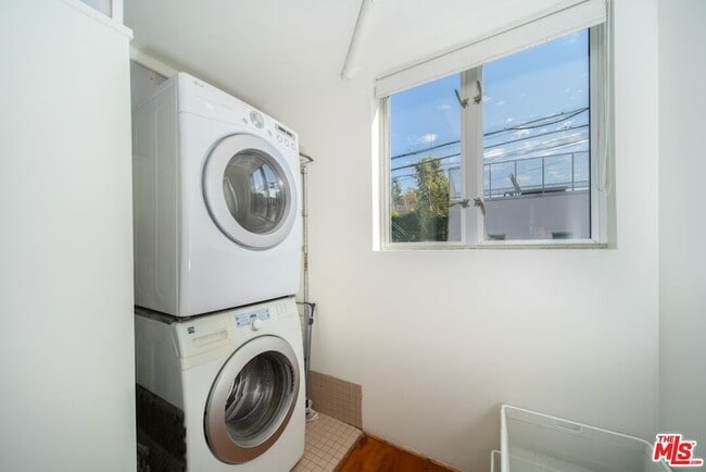 Building Photo - 46 Rose Ave