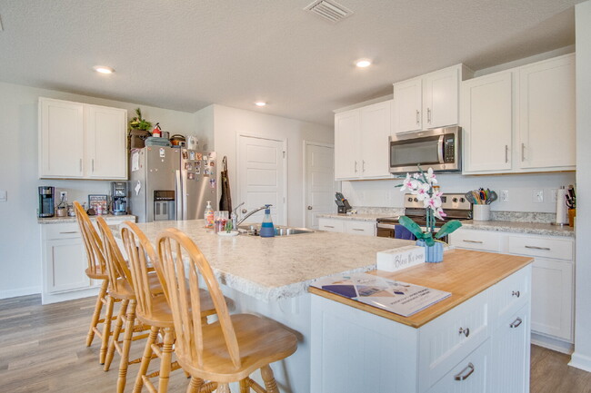 Building Photo - Spacious 4BR Home with 2-Car Garage Near M...