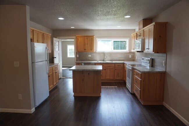 Building Photo - 205 N Hubbard Ave