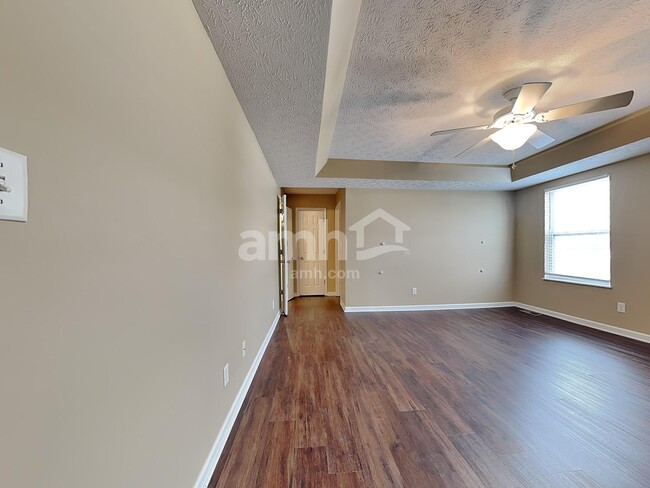 Building Photo - 439 Parkview Ct