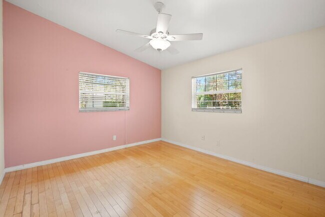 Building Photo - BEAUTIFUL Home For Rent in Lakewood Estates!