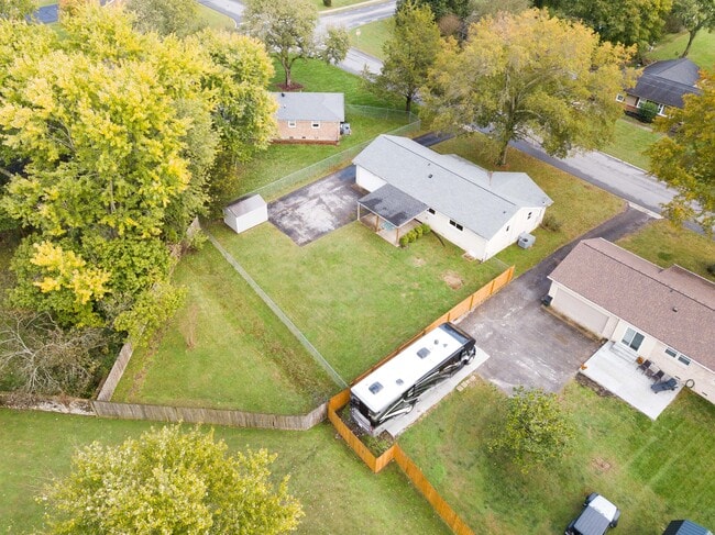 Building Photo - 202 Raindrop Ln