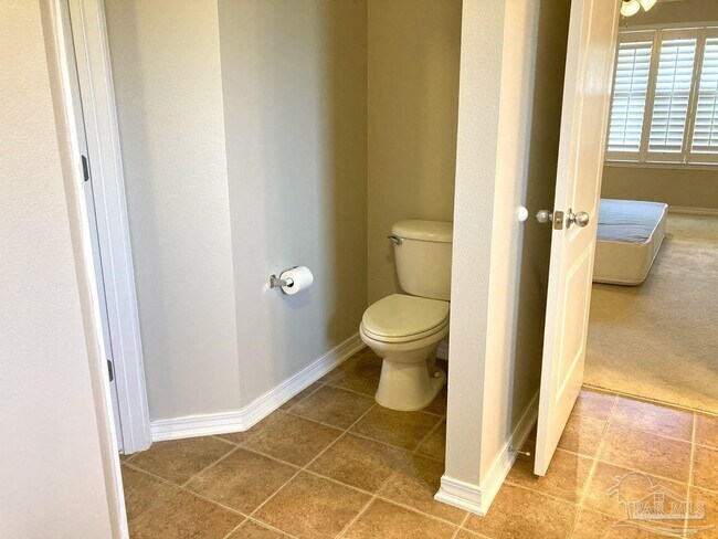 Building Photo - 8770 Kennedy Dr