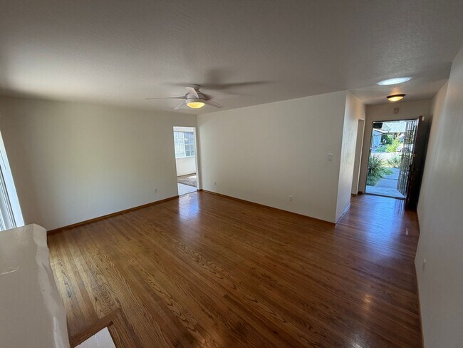 Building Photo - 3 Bedroom | 2 Bathroom | Single Family Home