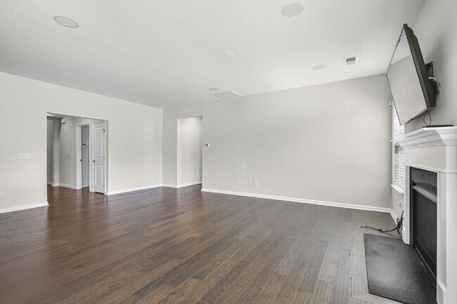Building Photo - Charming 4-Bedroom Retreat with Cozy Fireplace in Fountain Inn