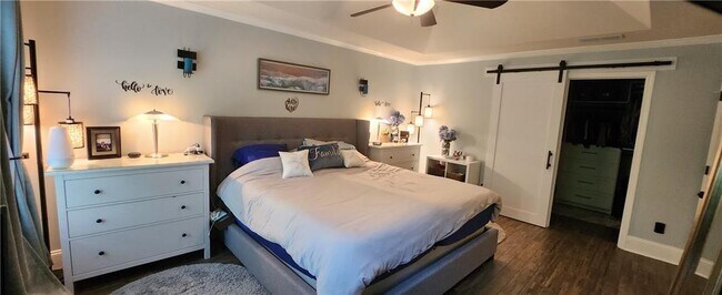 Building Photo - 5583 Julian Pl