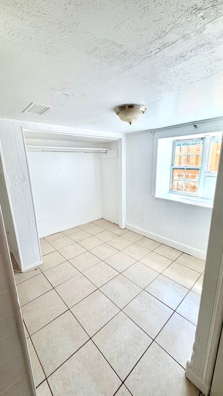 Building Photo - 138 S Peninsula Dr