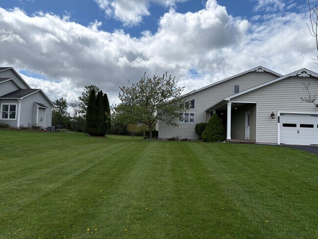 Building Photo - Large 4BR/2.5 BA Home w/ large yard & Central AC