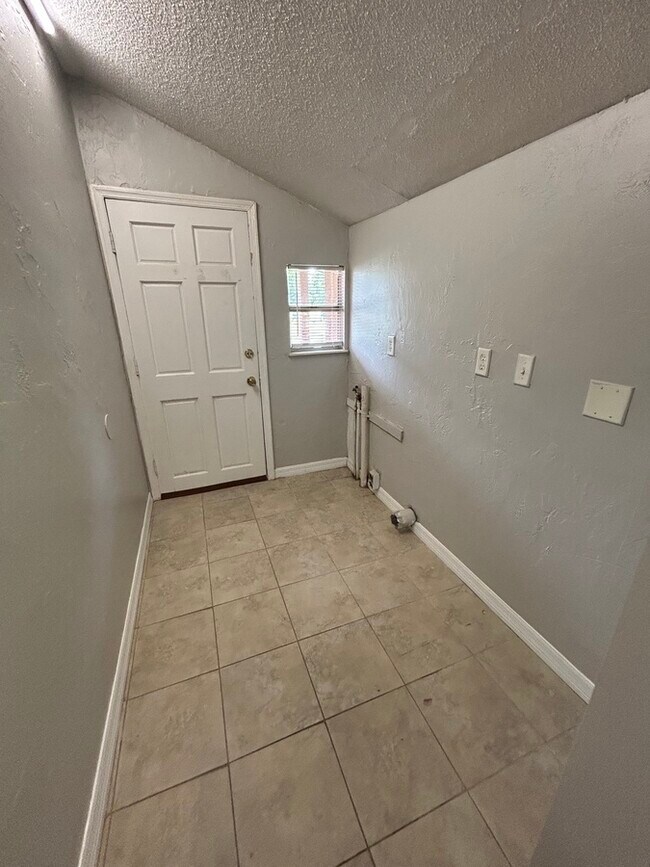 Building Photo - 8145 Marion Cir
