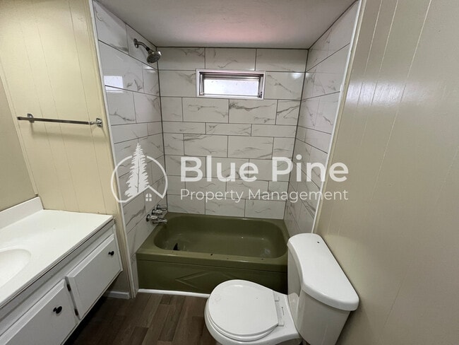 Building Photo - 925 Wilson Ave