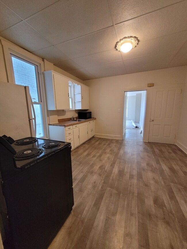 Building Photo - 86 E Franklin St