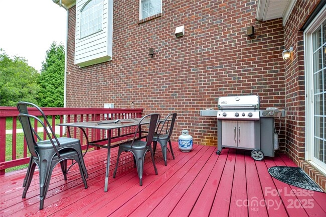 Building Photo - 5004 Woodview Ln