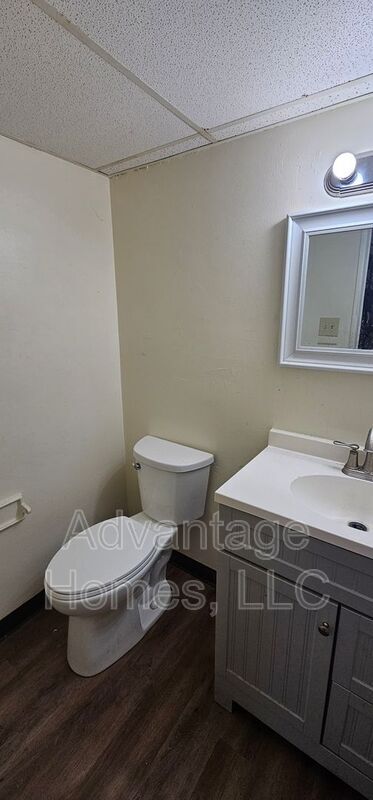 Building Photo - 824 N 70th St