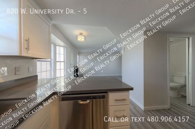 Building Photo - 820 W University Dr