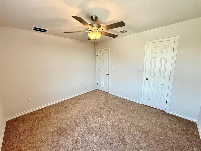 Building Photo - 6601 Folsom Ave