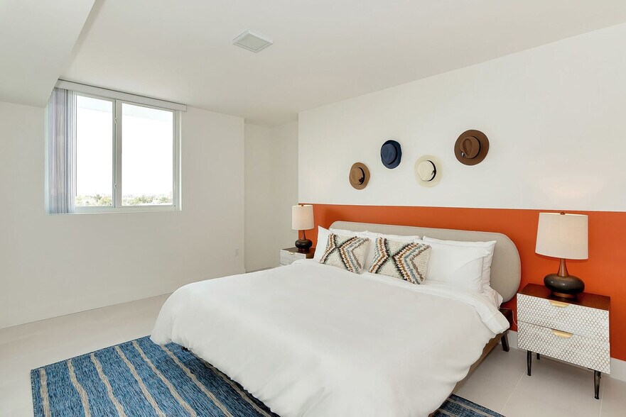 Building Photo - 1710 SW 27th Ave