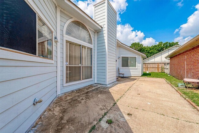 Building Photo - 9310 Corner Oaks Ln