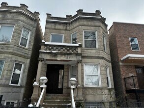 Building Photo - 1911 S Ridgeway Ave
