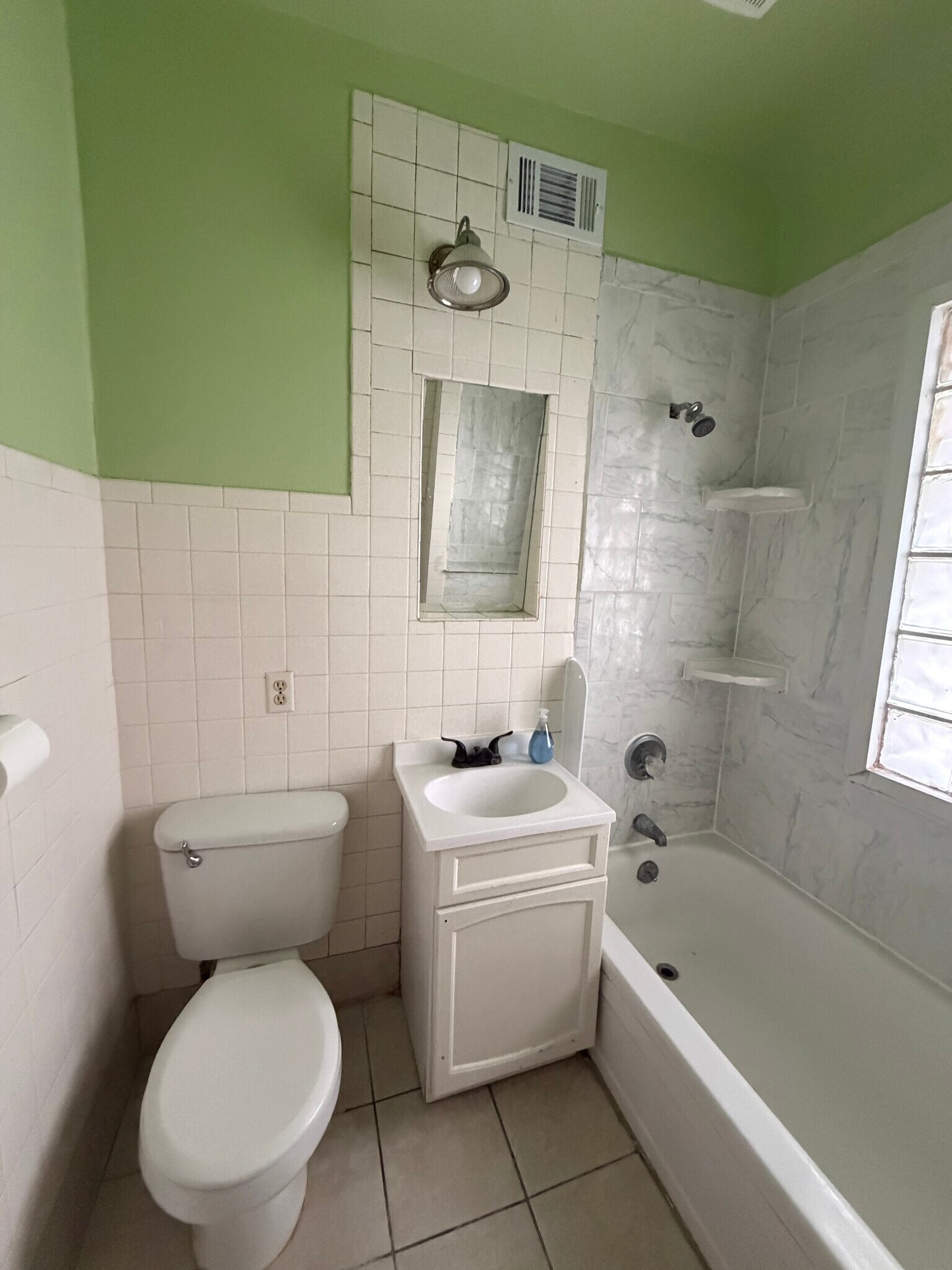 Building Photo - 2647 S 28th St
