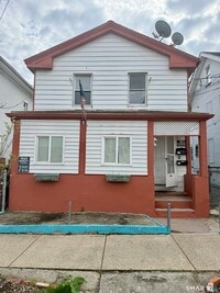 Building Photo - 16 Daggett St