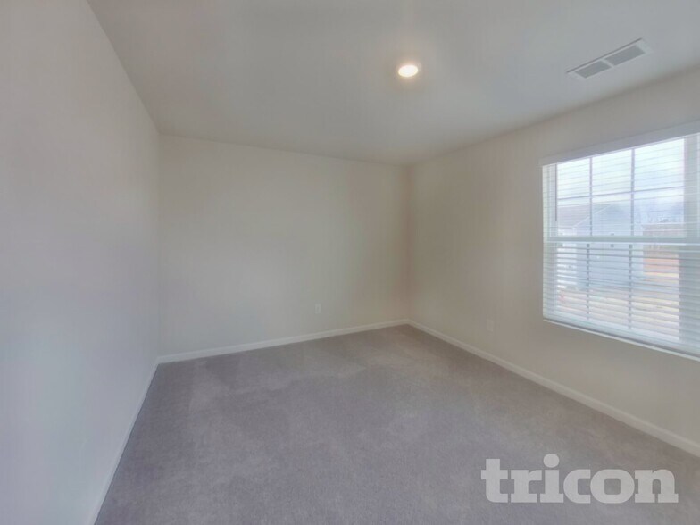 Building Photo - 2115 Brechin Rd