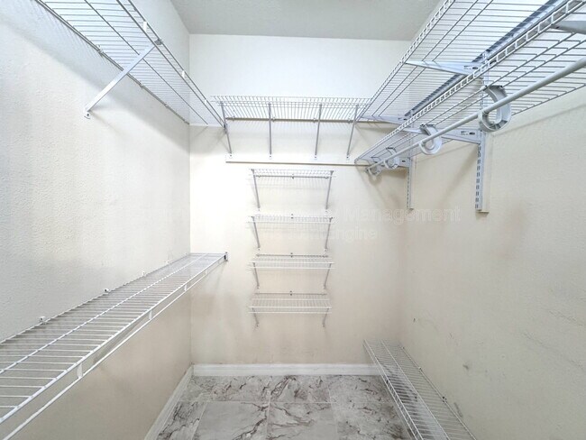 Building Photo - 140 Moss Ln