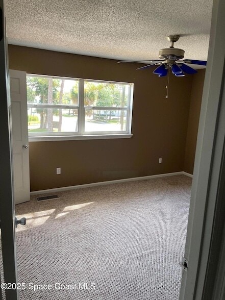 Building Photo - 4230 Mt Vernon Ave